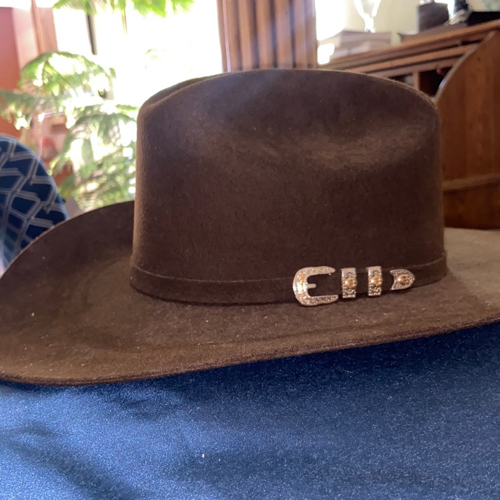 Brown Dallas Cowboy hat.59/7 3/8